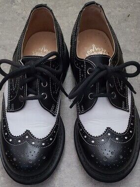 John FLUEVOG  Classic Black & White Wingtip "Angels"